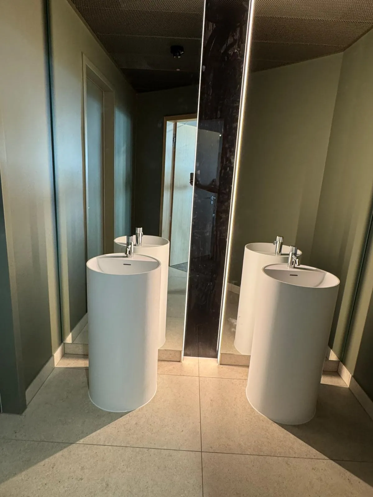 Hochwertige Sanitärinstallation Gewerbe